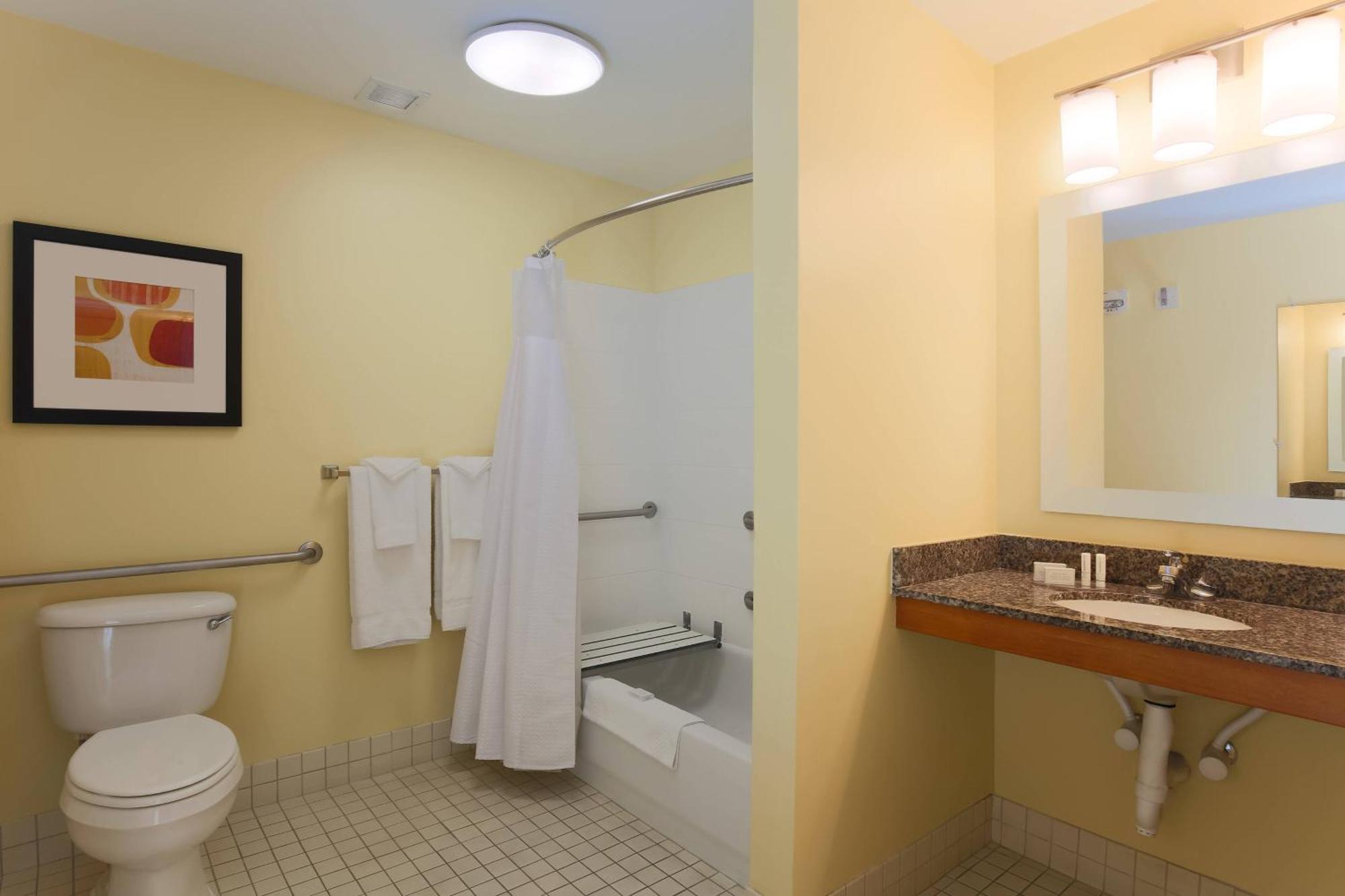 Towneplace Suites Лъбък Екстериор снимка