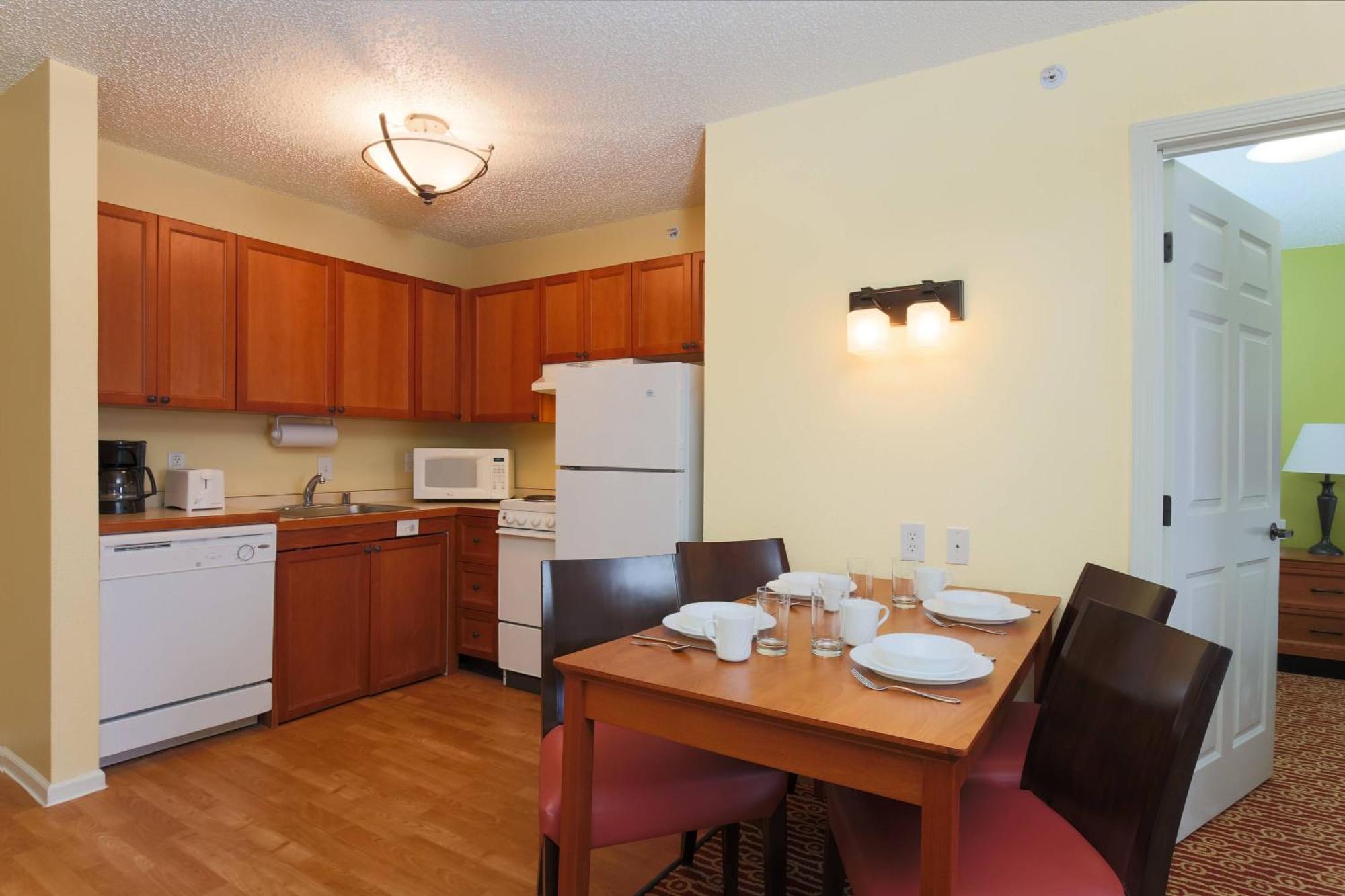 Towneplace Suites Лъбък Екстериор снимка