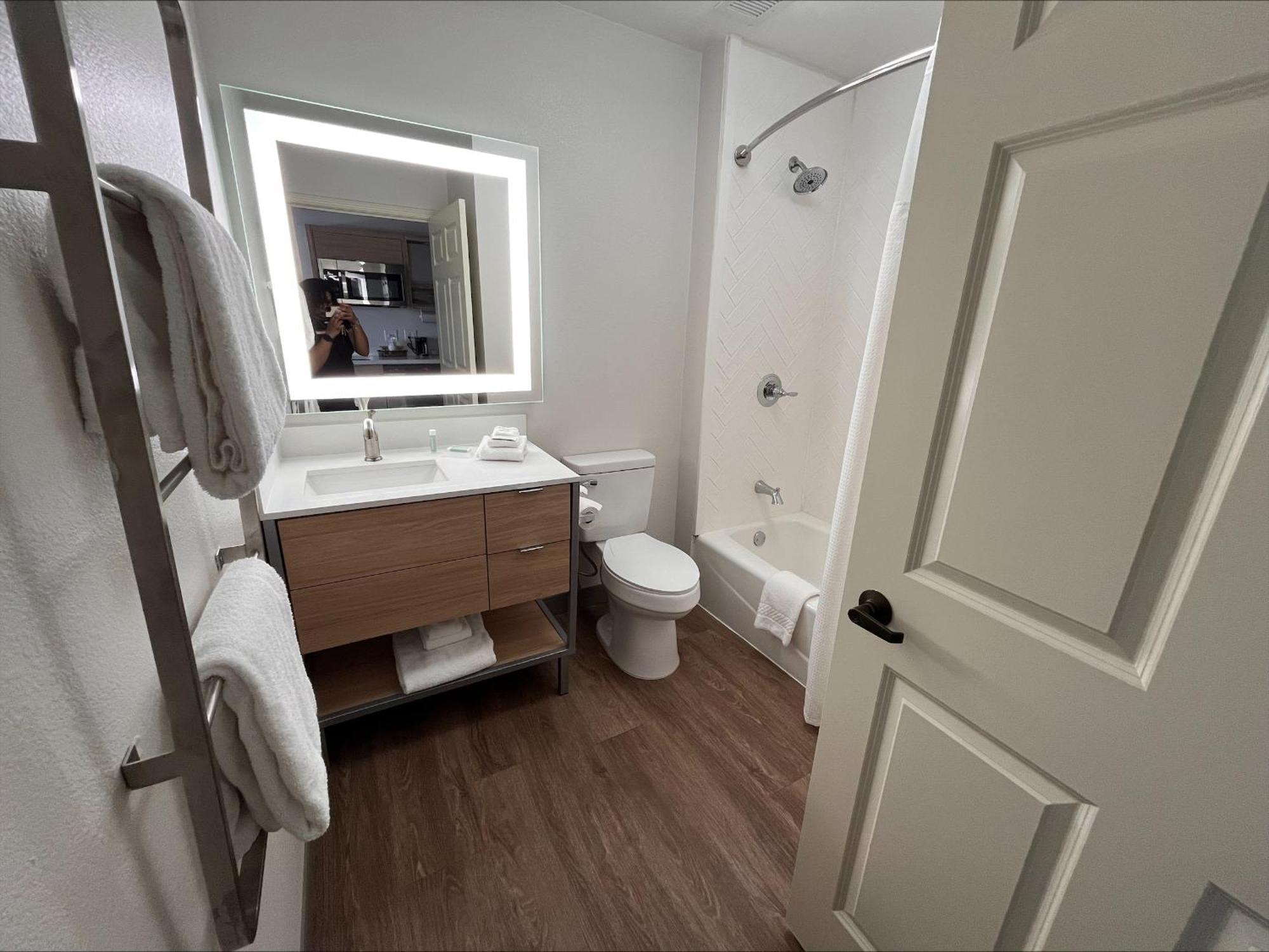 Towneplace Suites Лъбък Екстериор снимка