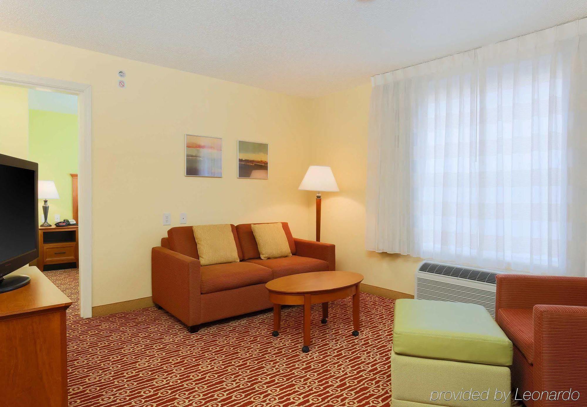 Towneplace Suites Лъбък Екстериор снимка