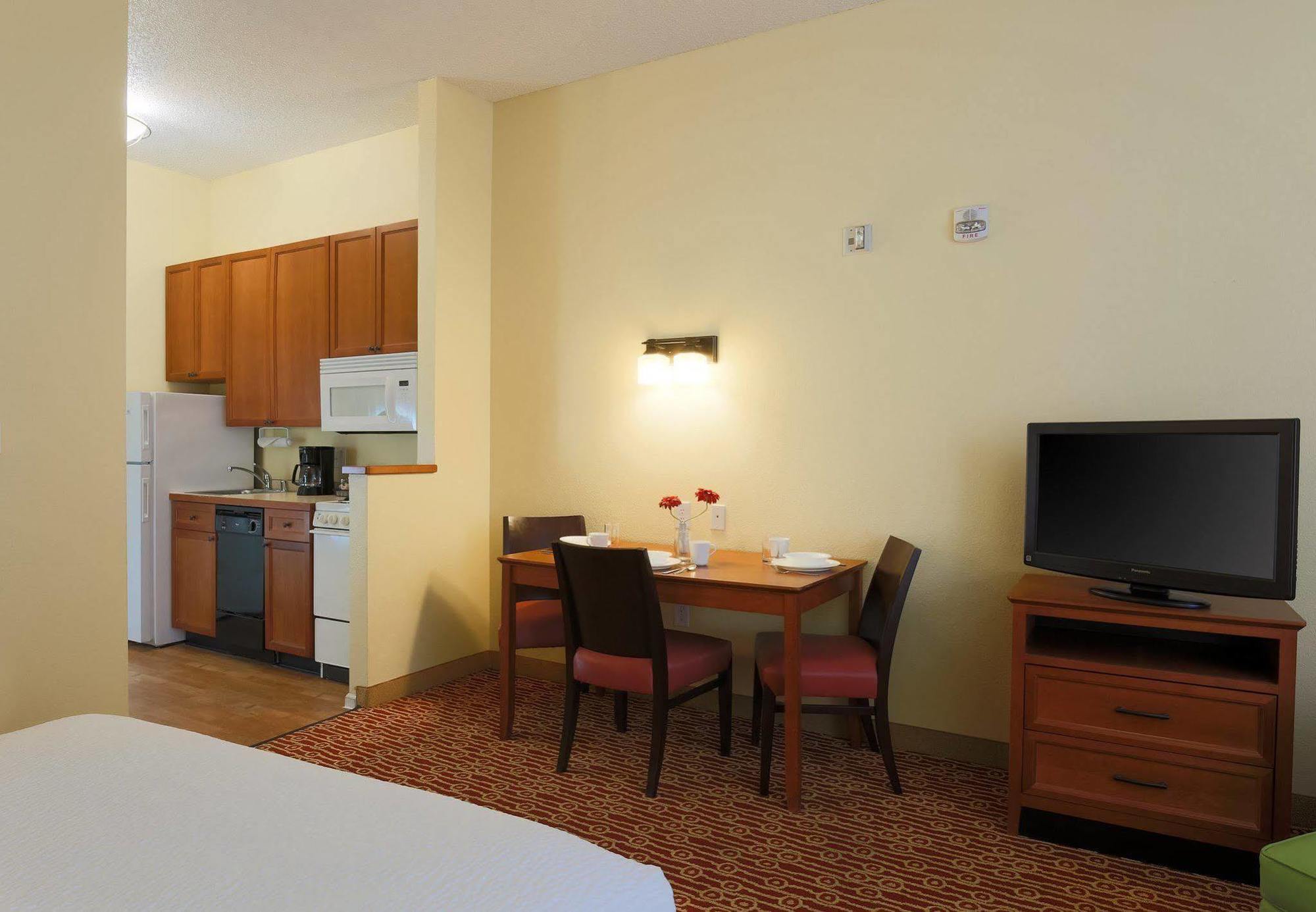 Towneplace Suites Лъбък Екстериор снимка